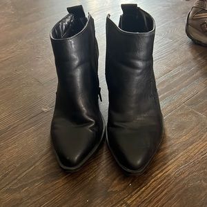 Universal thread black ankle booties